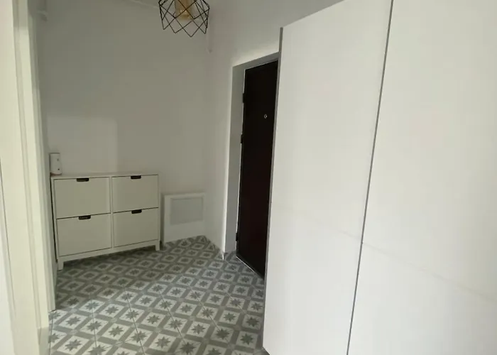 Modern Cu Balcon Бухарест