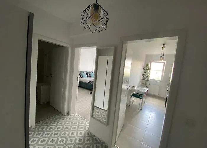 Modern Cu Balcon * Bucureşti