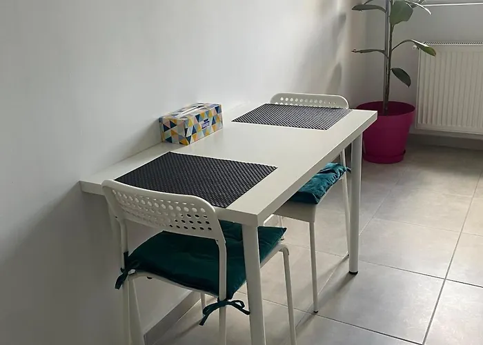 Modern Cu Balcon شقة *