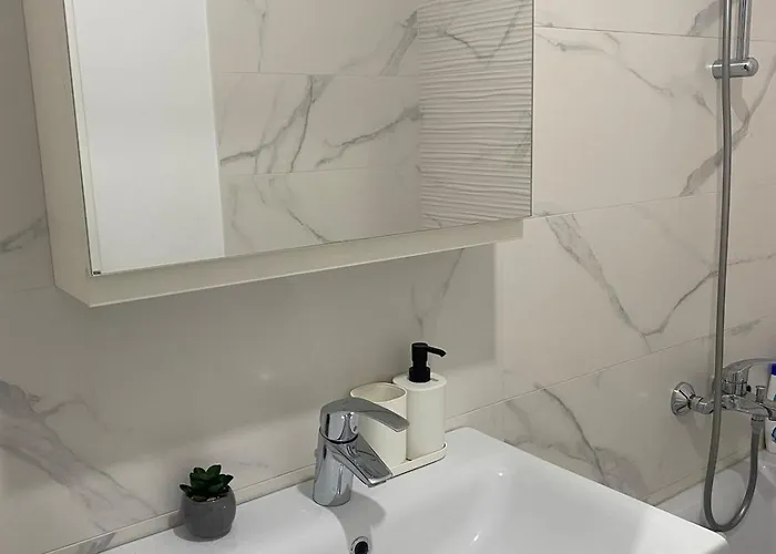 Modern Cu Balcon * Bucureşti